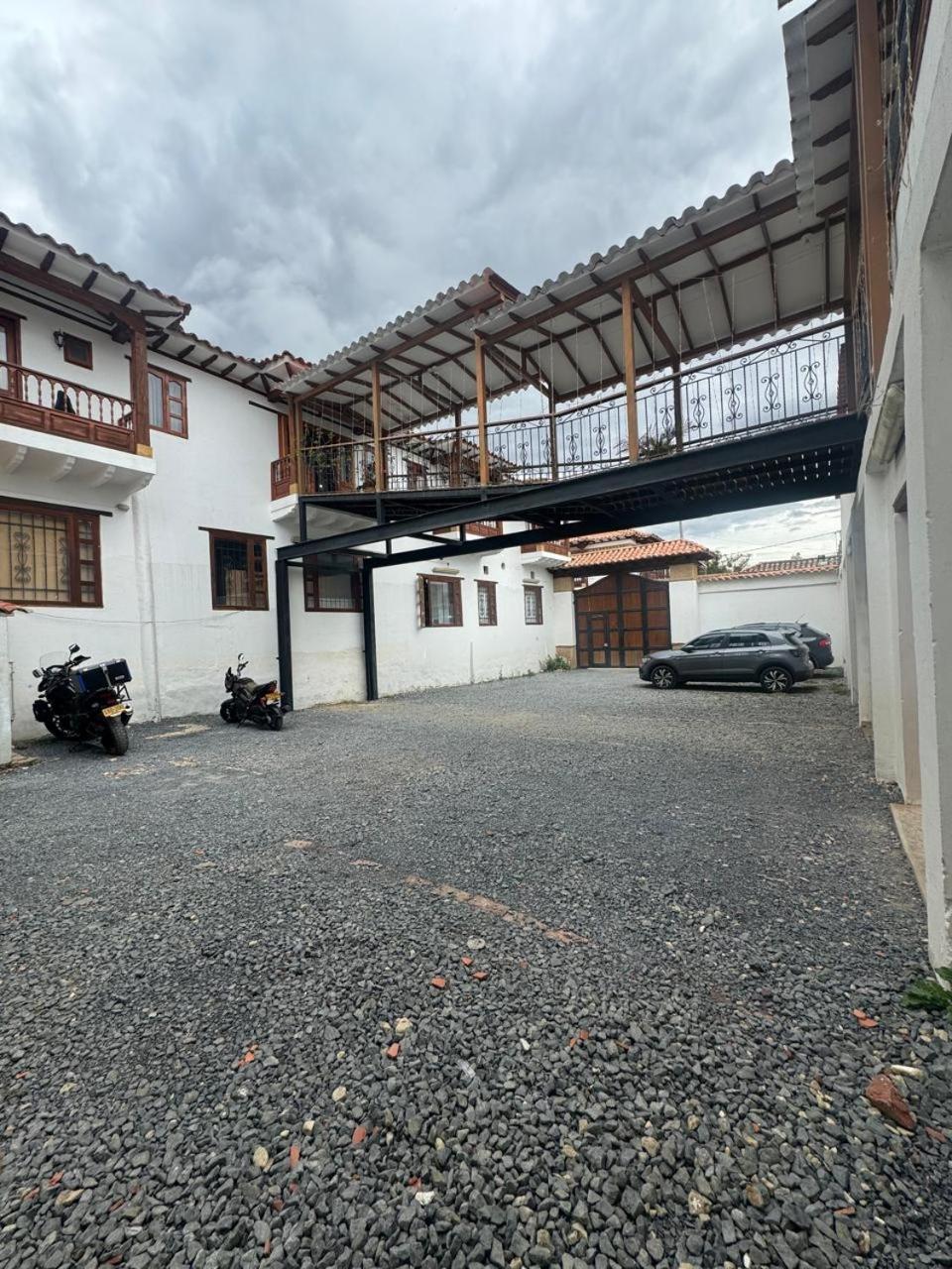 Hospederia Villa De Los Saenz บียาเดเลย์บา ภายนอก รูปภาพ