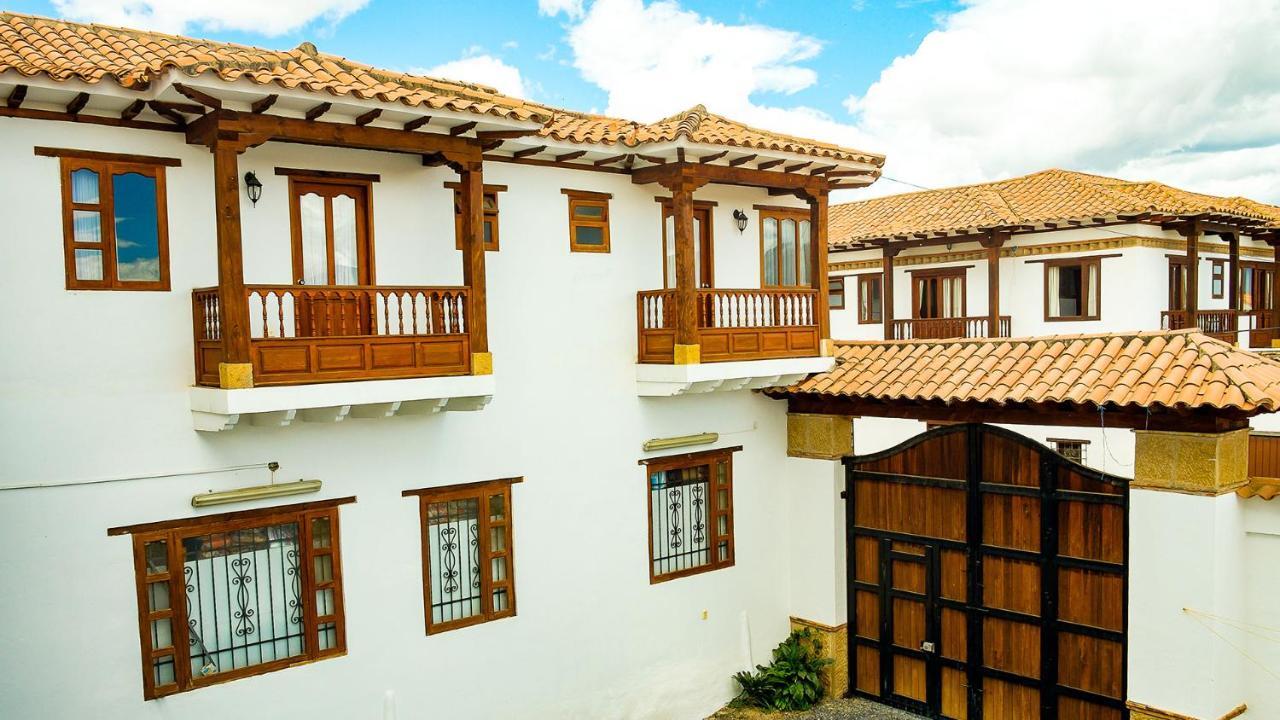 Hospederia Villa De Los Saenz บียาเดเลย์บา ภายนอก รูปภาพ