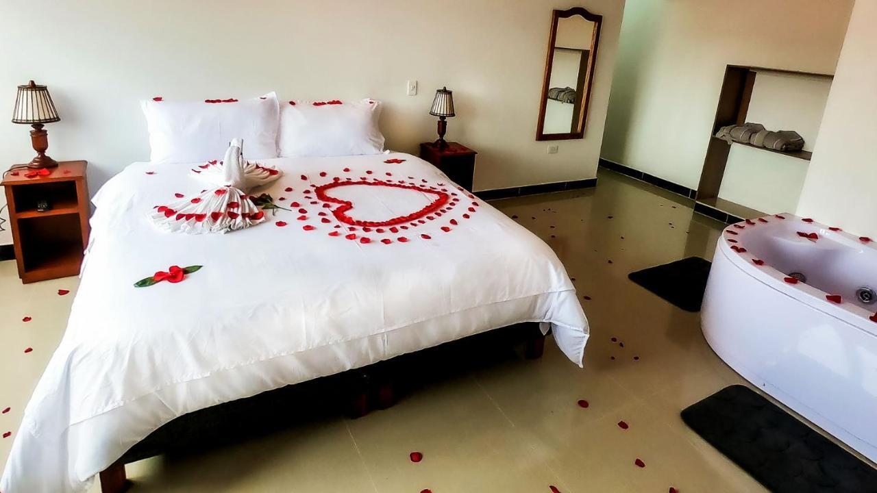 Hospederia Villa De Los Saenz บียาเดเลย์บา ภายนอก รูปภาพ