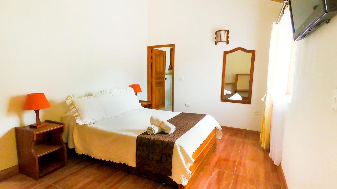 Hospederia Villa De Los Saenz บียาเดเลย์บา ภายนอก รูปภาพ