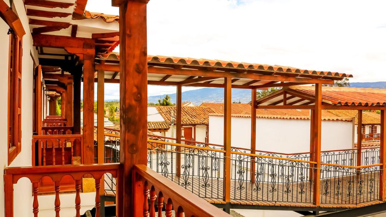 Hospederia Villa De Los Saenz บียาเดเลย์บา ภายนอก รูปภาพ