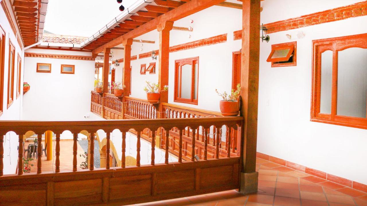Hospederia Villa De Los Saenz บียาเดเลย์บา ภายนอก รูปภาพ
