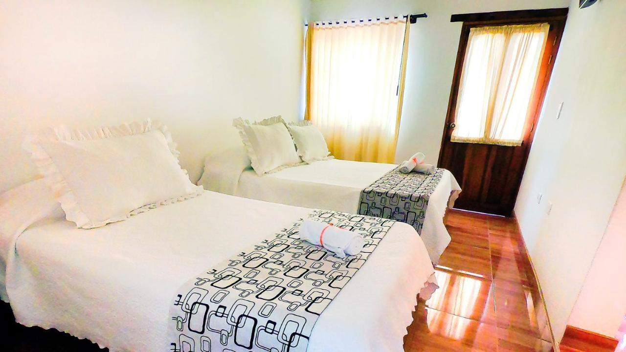 Hospederia Villa De Los Saenz บียาเดเลย์บา ภายนอก รูปภาพ