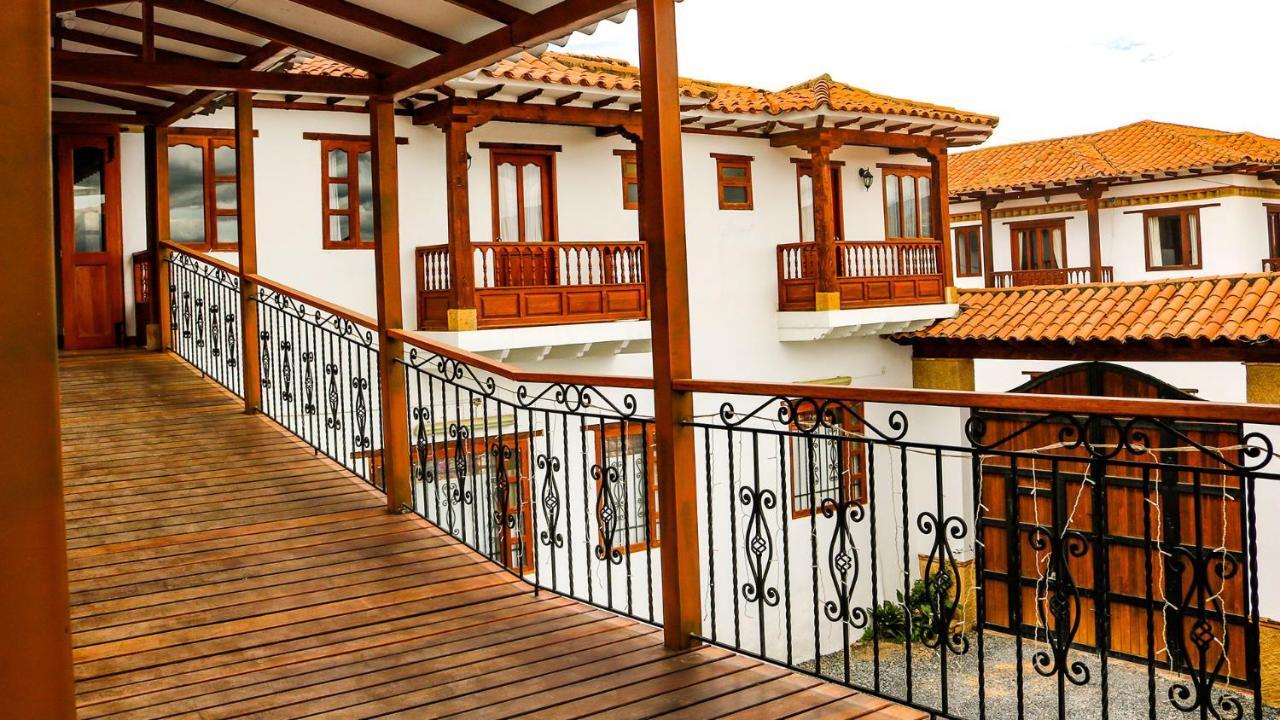 Hospederia Villa De Los Saenz บียาเดเลย์บา ภายนอก รูปภาพ