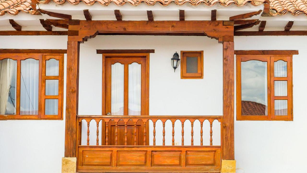 Hospederia Villa De Los Saenz บียาเดเลย์บา ภายนอก รูปภาพ