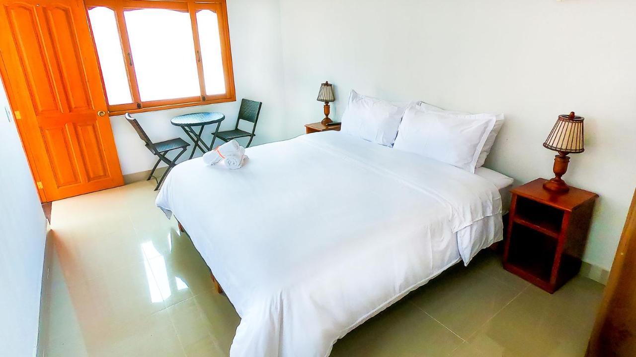 Hospederia Villa De Los Saenz บียาเดเลย์บา ภายนอก รูปภาพ