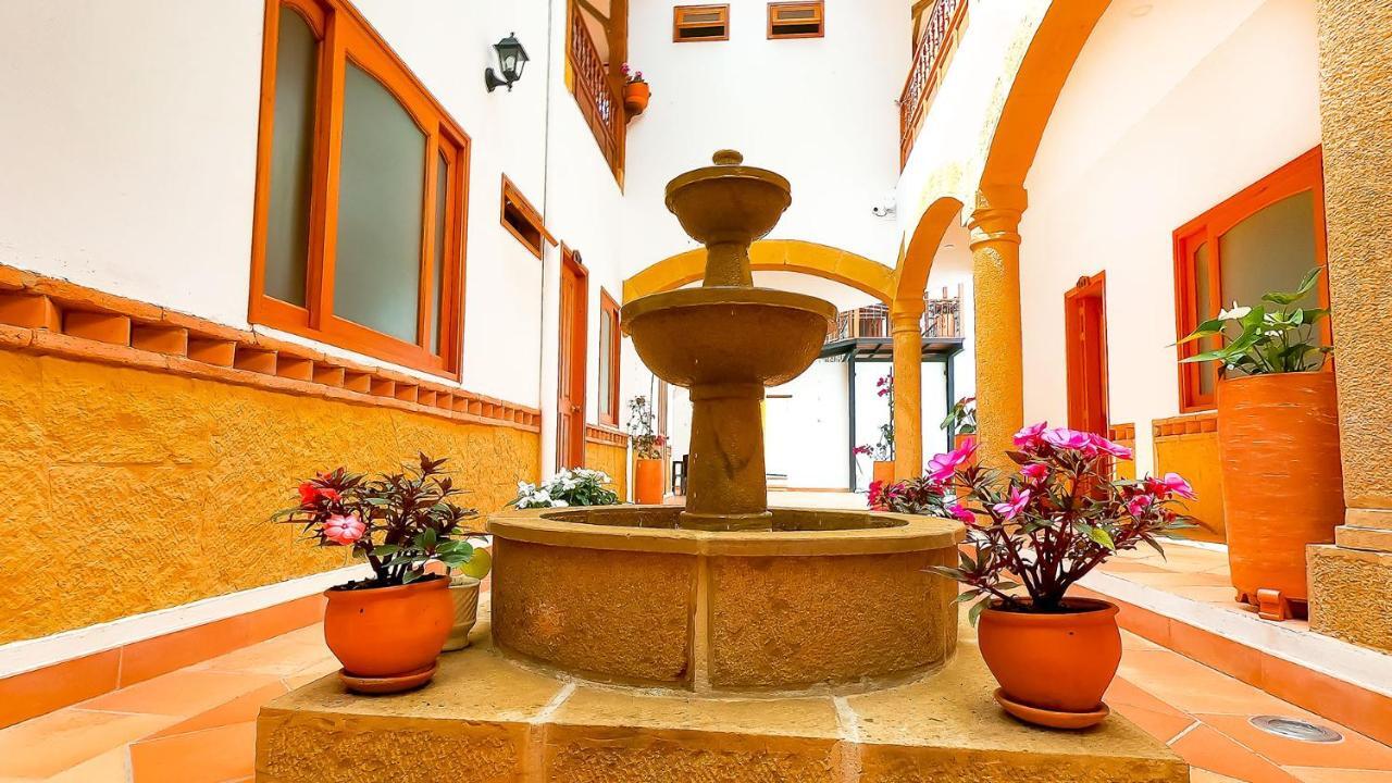 Hospederia Villa De Los Saenz บียาเดเลย์บา ภายนอก รูปภาพ