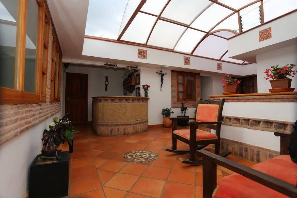Hospederia Villa De Los Saenz บียาเดเลย์บา ภายนอก รูปภาพ