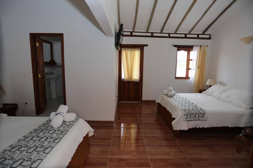 Hospederia Villa De Los Saenz บียาเดเลย์บา ภายนอก รูปภาพ