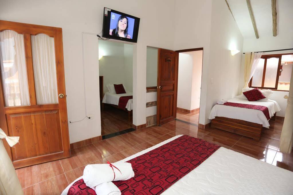 Hospederia Villa De Los Saenz บียาเดเลย์บา ภายนอก รูปภาพ