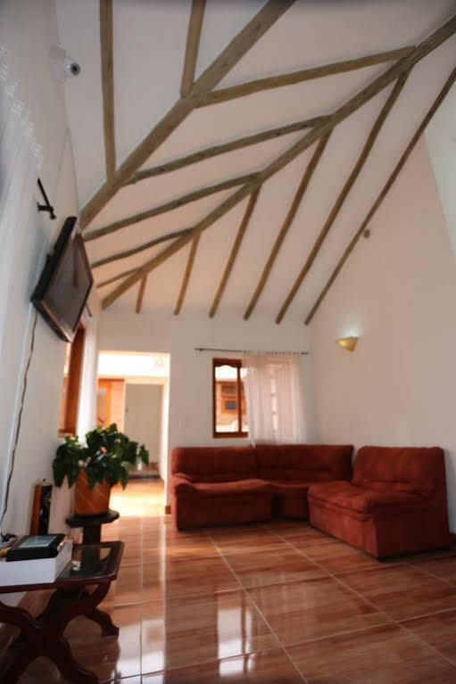 Hospederia Villa De Los Saenz บียาเดเลย์บา ภายนอก รูปภาพ